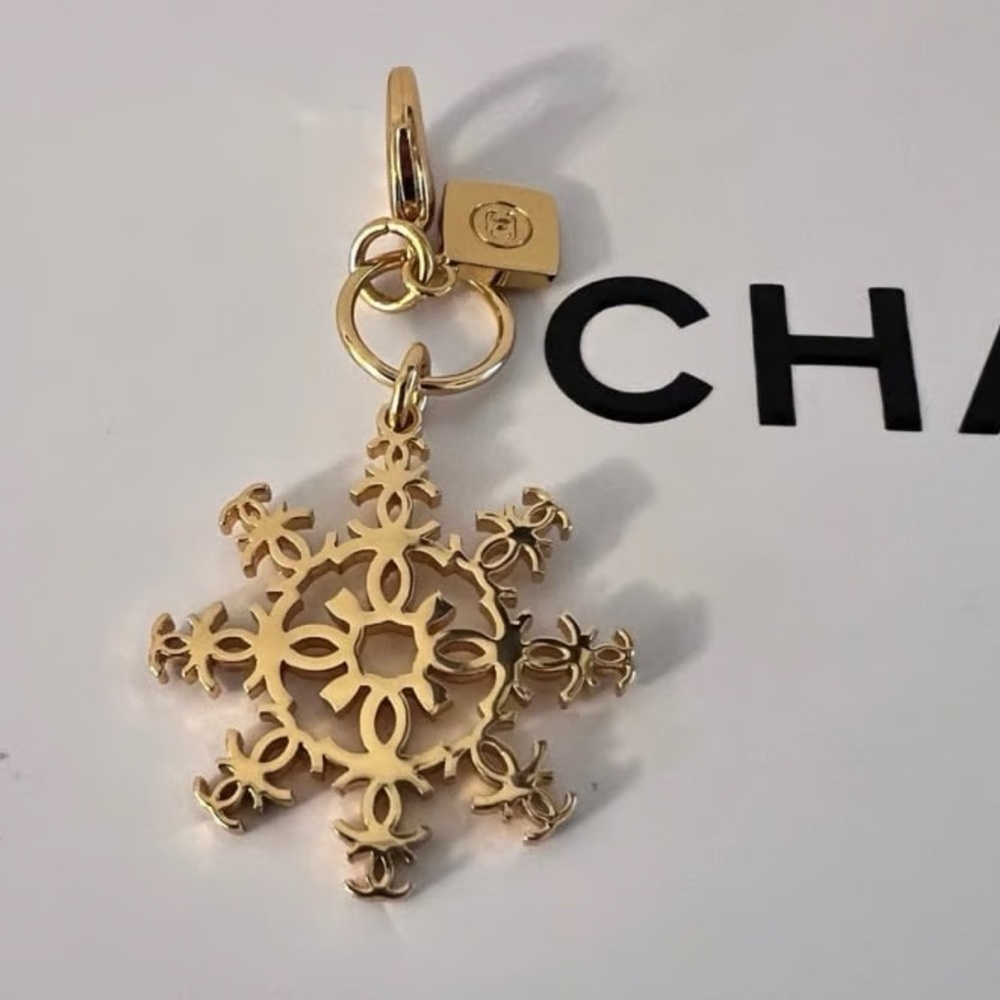 CHANEL Gold Snowflake Key Holder